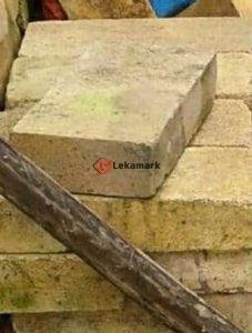 #Firebricks or white bricks /