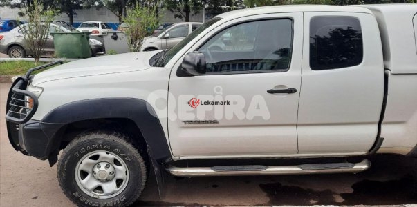 TOYOTA TACOMA