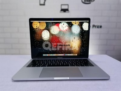 MAC BOOK PRO RETINA DISPLAY WITH TOUCH ID AND TOUCH BAR EARLY 2020